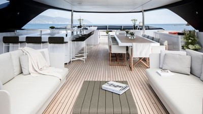 yacht-seven-sins-201709-exterior-08-59c28b2f543ad_v_default_small.jpeg