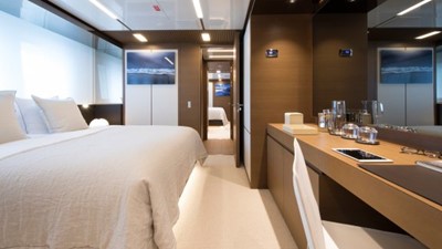 yacht-seven-sins-201808-interior-03-5b75871f1a466_v_default_small.jpeg