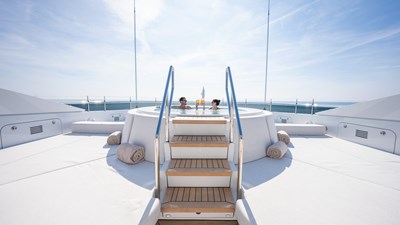 motor-yacht-reliance-for-charter-68.jpg