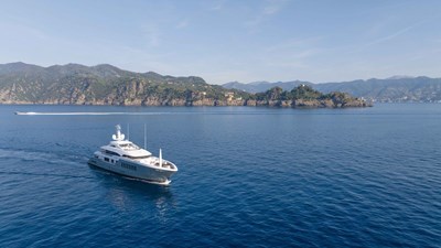 motor-yacht-reliance-for-charter-72-1.jpg