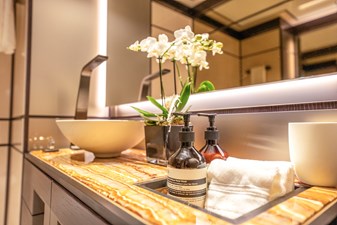 motor-yacht-reliance-for-charter-114.jpg