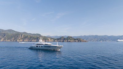 motor-yacht-reliance-for-charter-140.jpg