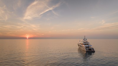 motor-yacht-reliance-for-charter-156.jpg