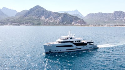 31-motor-yacht-heeus.jpg