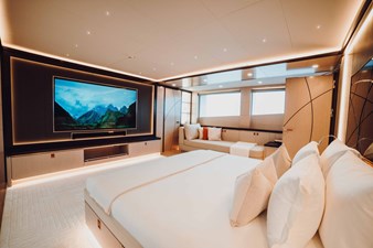 my-heeus-bering-yachts-44m-36.jpg