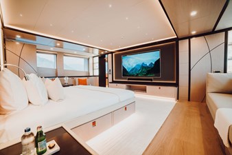 my-heeus-bering-yachts-44m-38.jpg