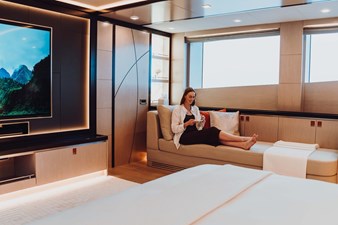 my-heeus-bering-yachts-44m-60.jpg
