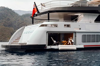 my-heeus-bering-yachts-44m-84.jpg