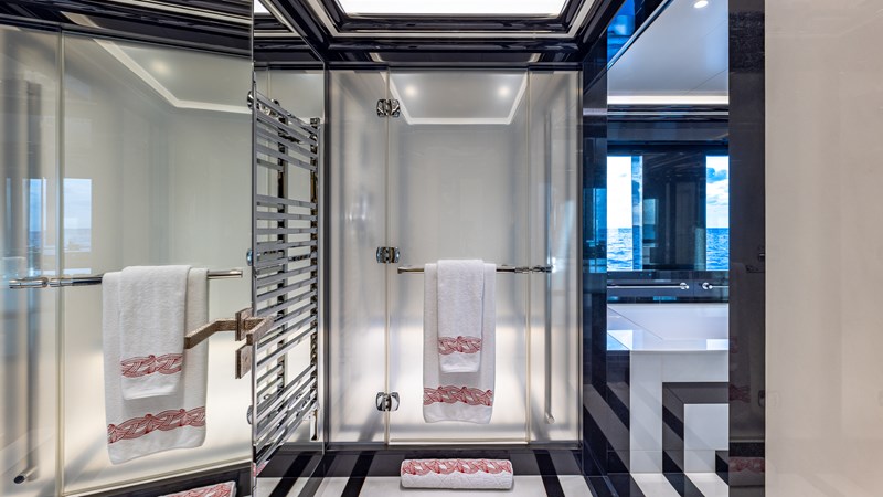 MASTER STATEROOM ENSUITE