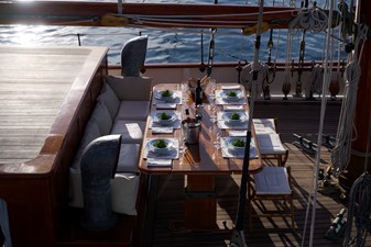 Black Swan table setup