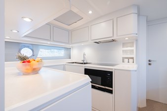 AMATERASU 34 AMATERASU Galley & Communal Space 4