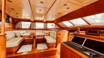 14COCKPIT SALON