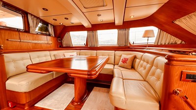 15COCKPIT SALON