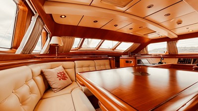 16COCKPIT SALON