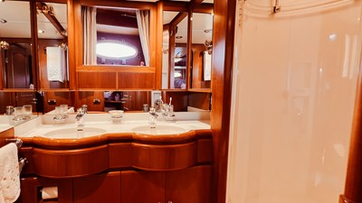 19MASTER BATHROOM