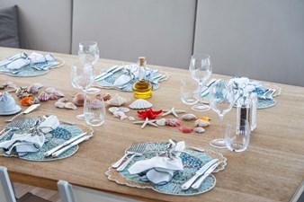 TABLE SETTING