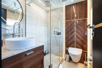 EN SUITE BATHROOM