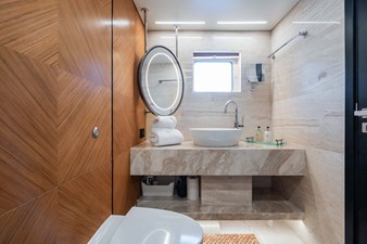 LOWER DECK VIP - MASTER CABIN ENSUITE