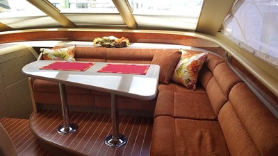 Hour Time 24 Dinette Area