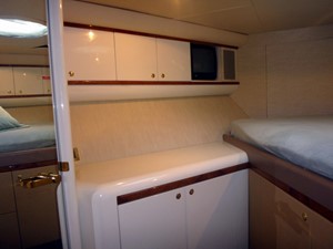 Hour Time 42 Bow double guest 4th stateroom 