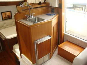 Bacchus III 24 44' Tollycraft salon wetbar