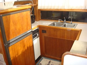 Bacchus III 27 44' Tollycraft galley2