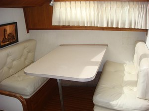 Bacchus III 29 44' Tollycraft dinette1