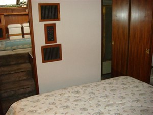 Bacchus III 32 44' Tollycraft master stateroom forward