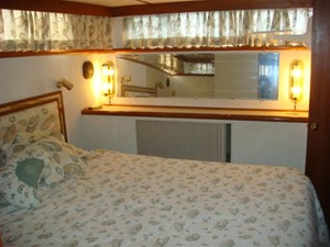 Bacchus III 33 44' Tollycraft master stateroom port