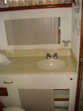 Bacchus III 34 44' Tollycraft master stateroom head