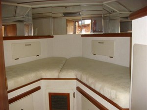 Bacchus III 36 44' Tollycraft guest stateroom2