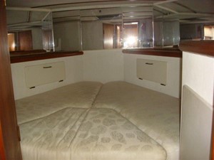 Bacchus III 35 44' Tollycraft guest stateroom1