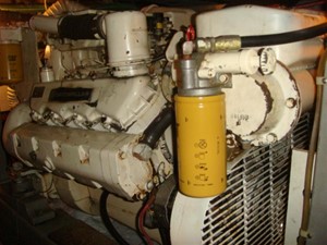 Bacchus III 42 44' Tollycraft port main engine