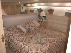 HOOKED ON A FEELING 9 master stateroom