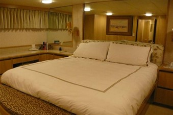 BLUE STAR 17 Master Stateroom