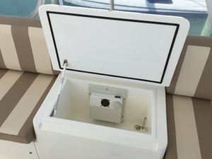 Lady Raine 41 Flybridge - Cooler Box