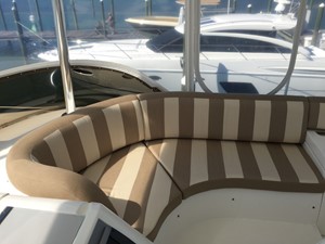 Lady Raine 32 Flybridge