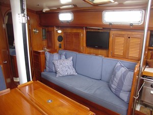 Salon, Starboard Side