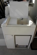 Tally Ho III 28 Aft Deck Wet Bar and Icemaker