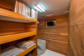 SHEARWATER 9 Master SR Cedar Lined Walk-in Locker