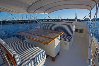 SHEARWATER 21 Flybridge Table Leaves Up