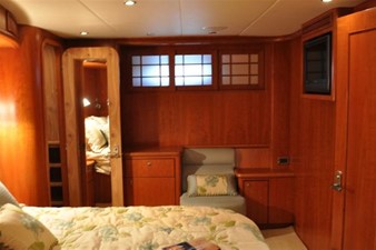 Imagine 33 master stateroom port side