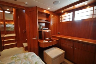 Imagine 34 Master stateroom make up area