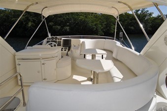 Queen Bee 26 Flybridge Seating