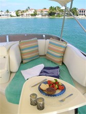 Queen Bee 25 Flybridge Seating
