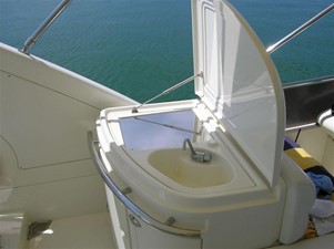 Queen Bee 30 Flybridge Sink