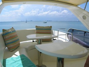 Queen Bee 27 Flybridge Seating