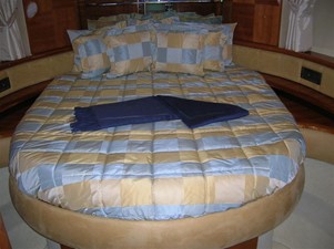 Queen Bee 10 Master Stateroom