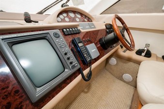 JOLIE 19 Pilothouse Helm