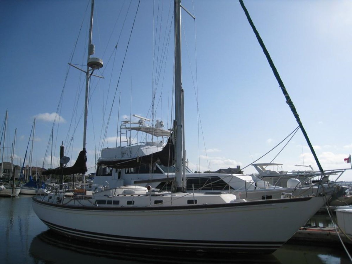 Enterprise Cruising Sailboat WHITBY BOAT WORKS 42' 1980 | YATCO